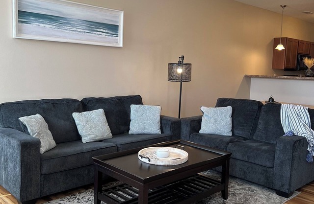 Cozy Haven in Ankeny: Stylish, Delightful, Comfy!