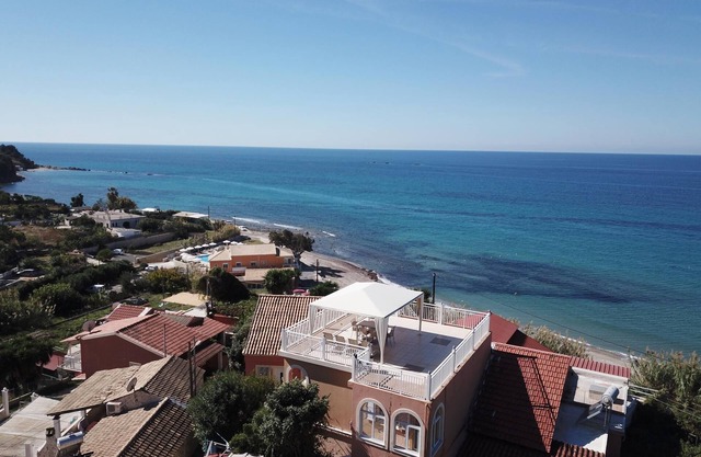 Cozy holiday apartment directly at the sea, fantastic sea view | Paramonas, Corf