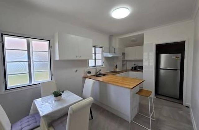 Cozy Home 3Bedroom AC walk to Westfield pool RSL
