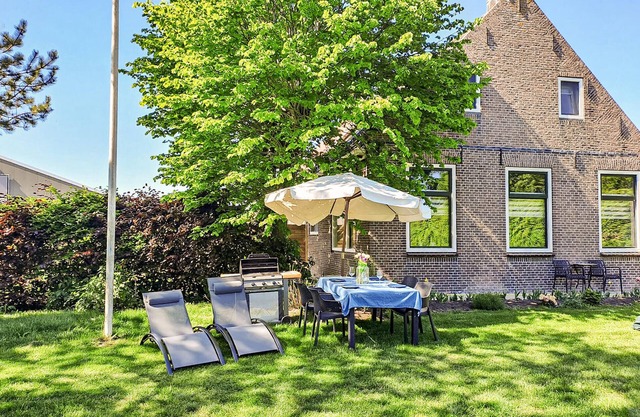 Cozy home in Harich with WiFi