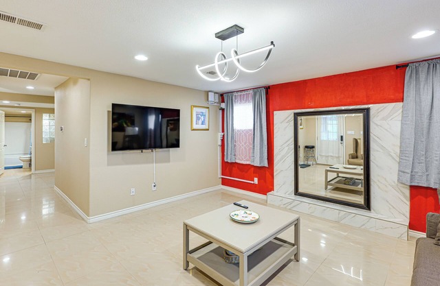 Cozy Home w/Patio 24 Miles to Carlsbad Caverns NP