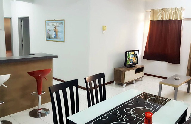 Cozy home with convenient location, walking distance to the beach
