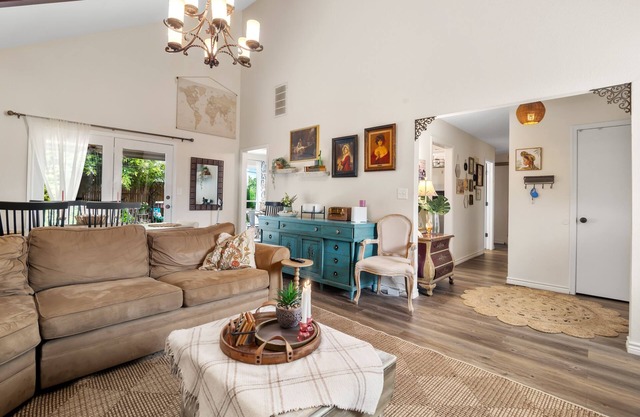Cozy Jenks Cottage,3 Bed 2 Bath,Pergola,Backyard Oasis, Hosting With Heart