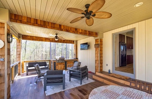 Cozy Lake Front home on Lake Russell