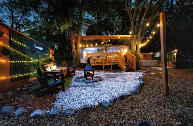 Cozy Lakefront Airstream
