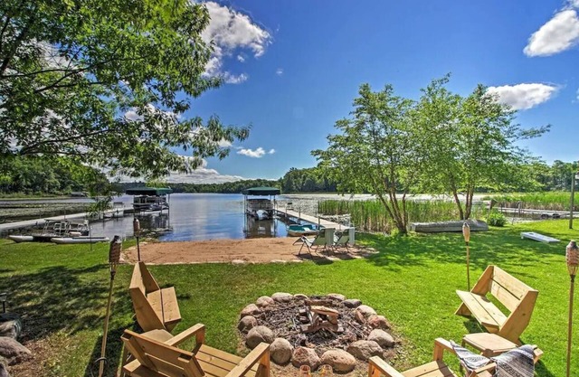 Cozy Lakefront Cabin w/Sandy Beach & Bunkhouse!