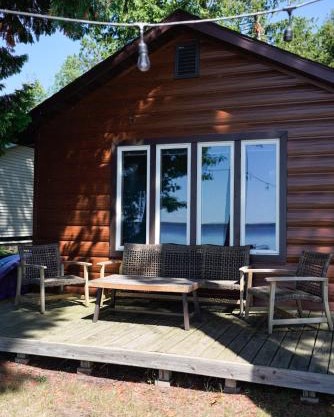 Cozy Lakefront Cottage on Black Lake