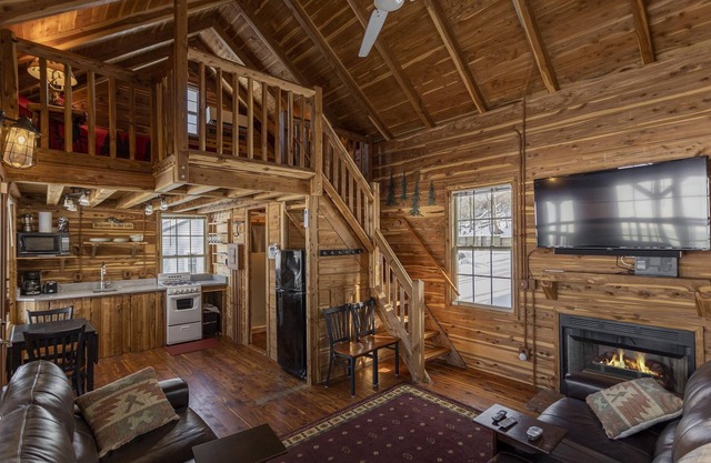 Cozy Lakeside Log Cabin on Stone Lake w/50 Wooded Acres & Trails.