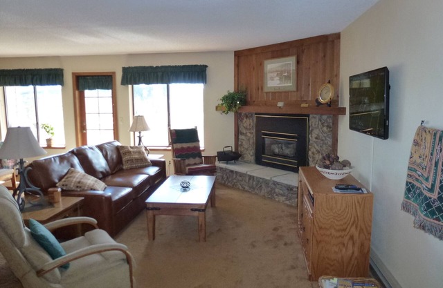 Cozy, Large Condo Adjacent to National Forest