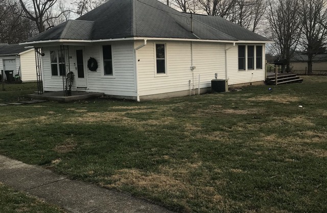 Cozy little house in town with country view on backdeck.