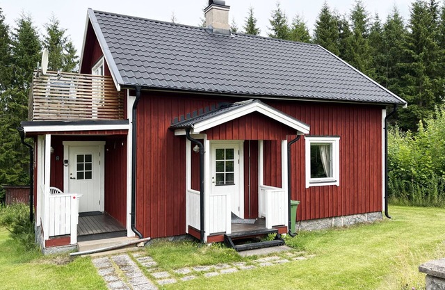 Cozy little red cottage with proximity to a pond and lake outside Virserum | SE05061