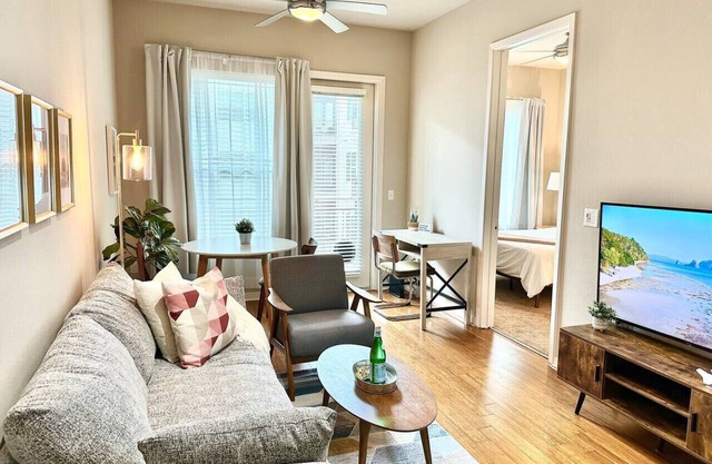 Cozy Mid Century Modern |MD Anderson| FREE Parking
