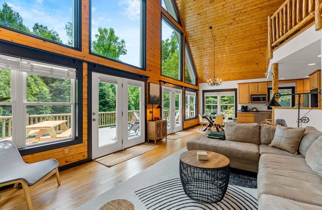 Cozy, modern cabin w/Firepit near Asheville + Pet-Friendly