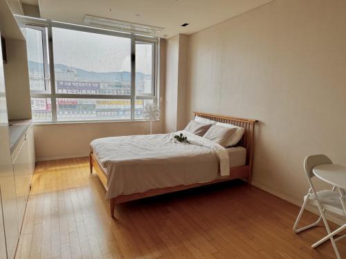 Cozy Modern Studio at Shin-Bundang Line