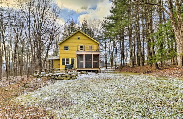 Cozy Monterey Home w/Porch: Walk to Lake Garfield