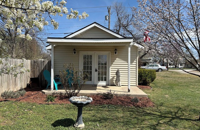 Cozy one room suite with WiFi close to NOC , downtown Tonkawa and casinos.
