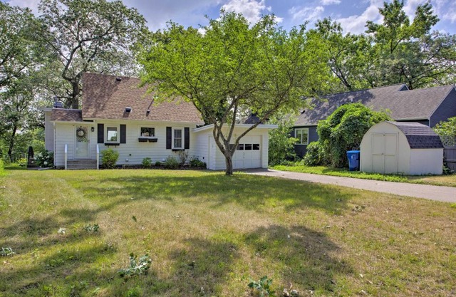 Cozy Plymouth Cottage with Medicine Lake View!