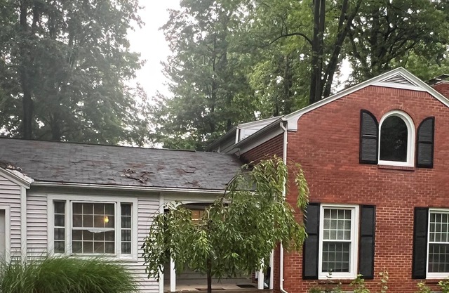 Cozy private room and bathroom! Close to many local attractions, and activities