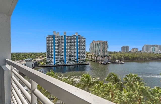 Cozy Resort Condo w/Amazing Intracoastal Views - 10 minute Walk to the Beach!