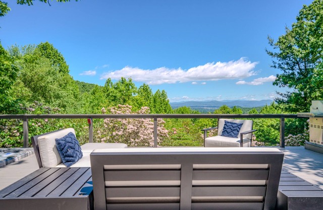 “Cozy retreat and amazing views!– Your Perfect Getaway!”