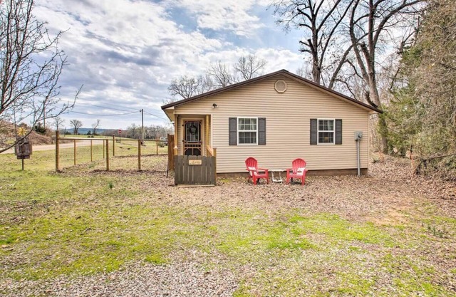 Cozy retreat not far from Mt. Magazine or Blue Mountain! n