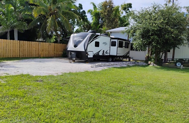 Cozy RV in Serene Bokeelia with AC