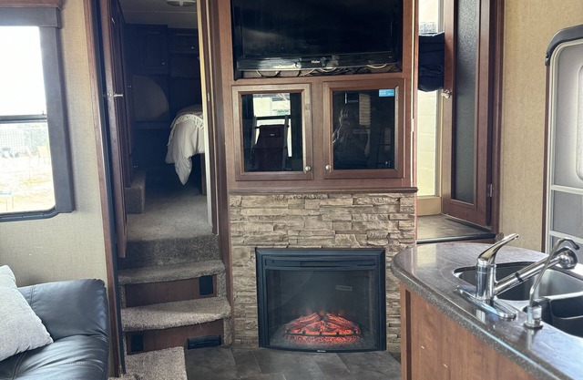 Cozy RV tucked back in a quiet property with plenty of room to relax