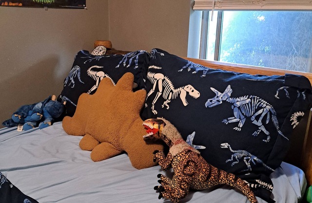 Cozy RV with AC and WiFi in peaceful Nine Mile Falls