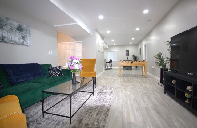 Cozy, spacious Two-bedroom Basement Apartment in peaceful neighborhood!