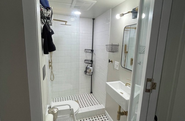 Cozy studio in phenomenal Los Angeles with WiFi, AC