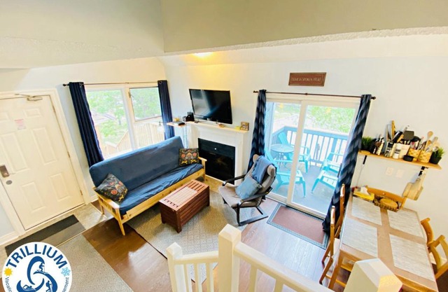 Cozy Studio Loft with 2 Baths Next to Slopes
