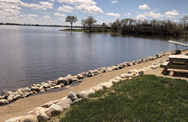 Cozy studio style space with AC and WiFi on beautiful Cottonwood Lake