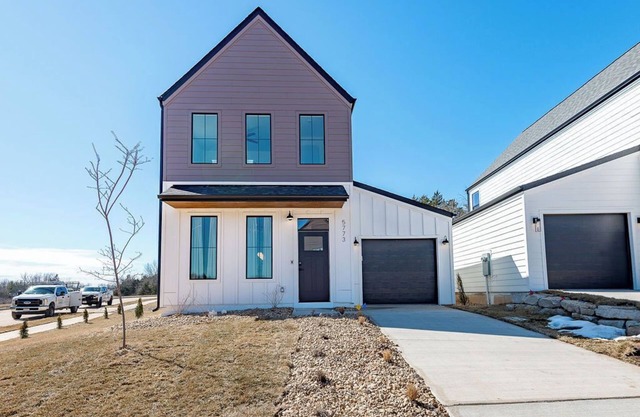 Cozy Townhome Stay by Trails, River & Greens