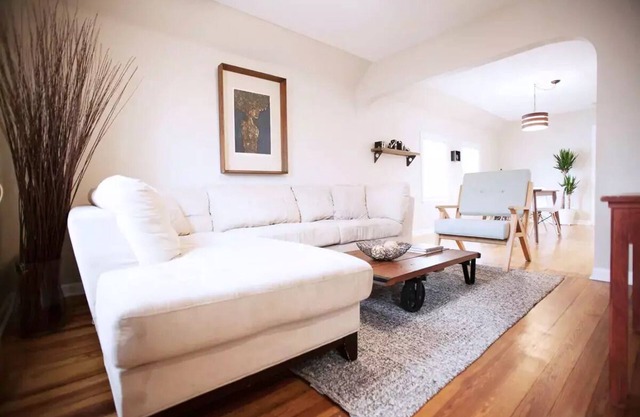 Cozy Two Bedroom Apartment in Downtown Forest Park