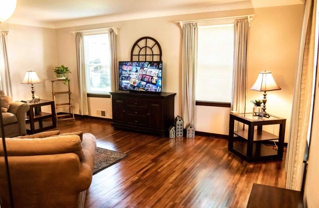 Cozy Two Bedroom Home in Quiet Neighborhood!