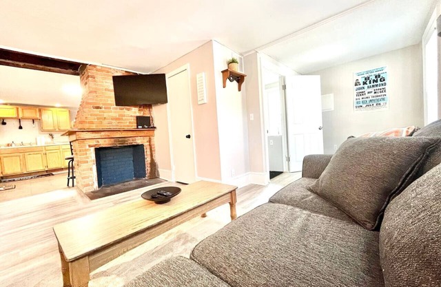 Cozy Two Bedroom Stay In Downtown New Haven!