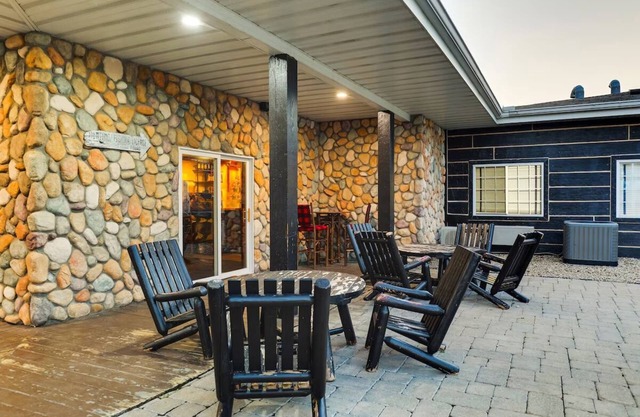 Cozy Up with Riverside Sunsets & Award-Winning Service | 3 Units