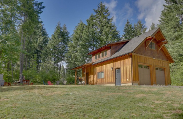 Cozy woodland cabin in a peaceful location with forested views