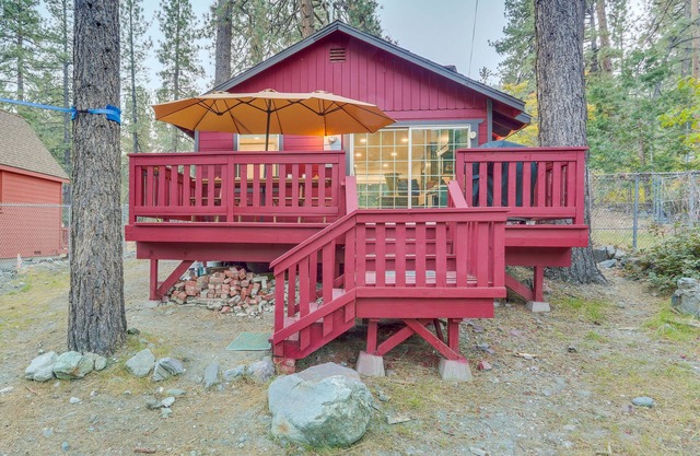 Cozy Wrightwood Cabin: Family & Pet Friendly!