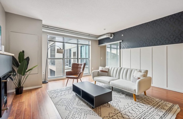 CozySuites 2BR Mill District with pool, gym # 01