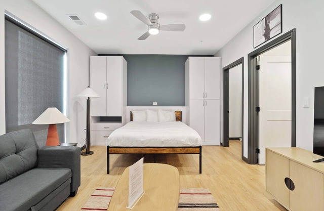 CozySuites Mass w/parking, lounge & roof deck #36