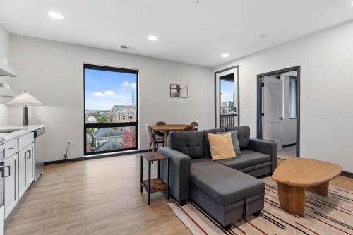 CozySuites Mass with parking lounge & roof deck #28