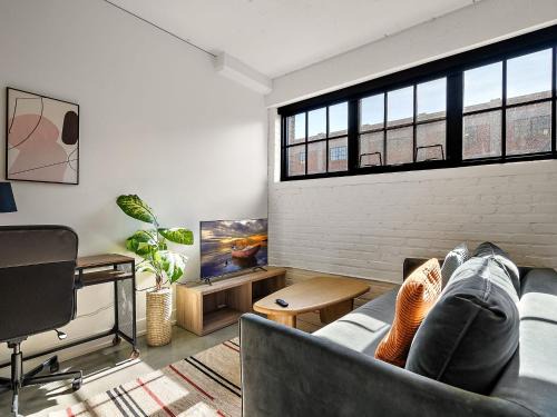 CozySuites NLG - Modern studio condo #22