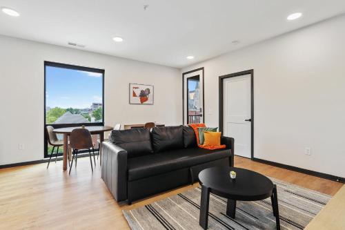 CozySuites on Mass with garage parking #6