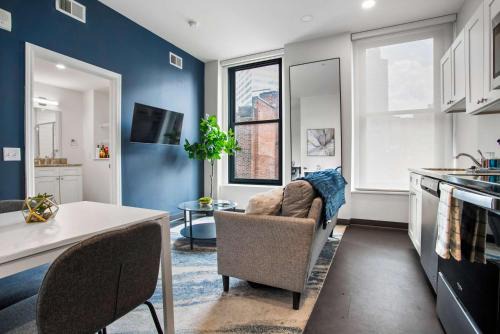 CozySuites Stunning 1BR in Downtown Pitts #29