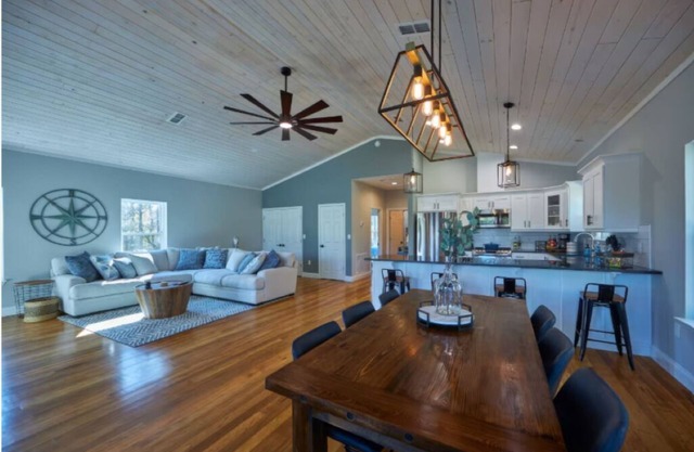 Crane's Landing: Riverfront Property w/Private Dock