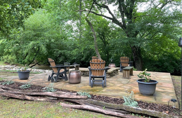 Creek View Casita - A Detached Studio on Hot House Creek!