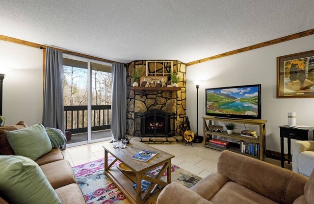 Creekside Condo Retreat With Fireplace & Patio