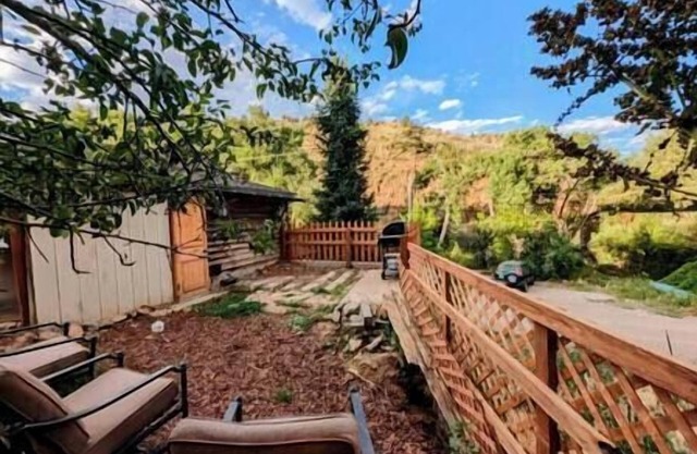 Creekside Red Rocks Getaway