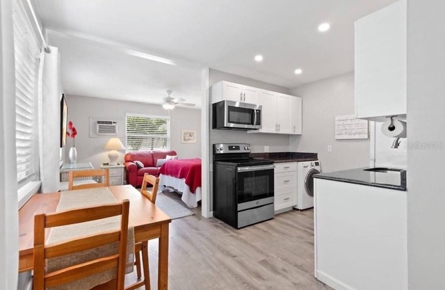 Crescent Heights Cottage - Fully stocked - short or long term extended stays!